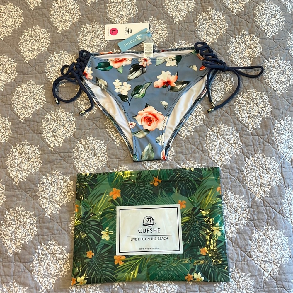 NWT Cupshe bikini bottoms Size Large